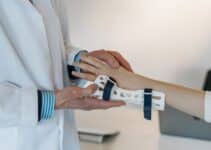 Assistive Devices for Alleviating Arthritis Pain: A Comprehensive Guide