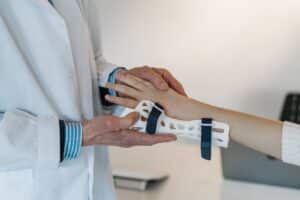 Assistive Devices for Alleviating Arthritis Pain: A Comprehensive Guide